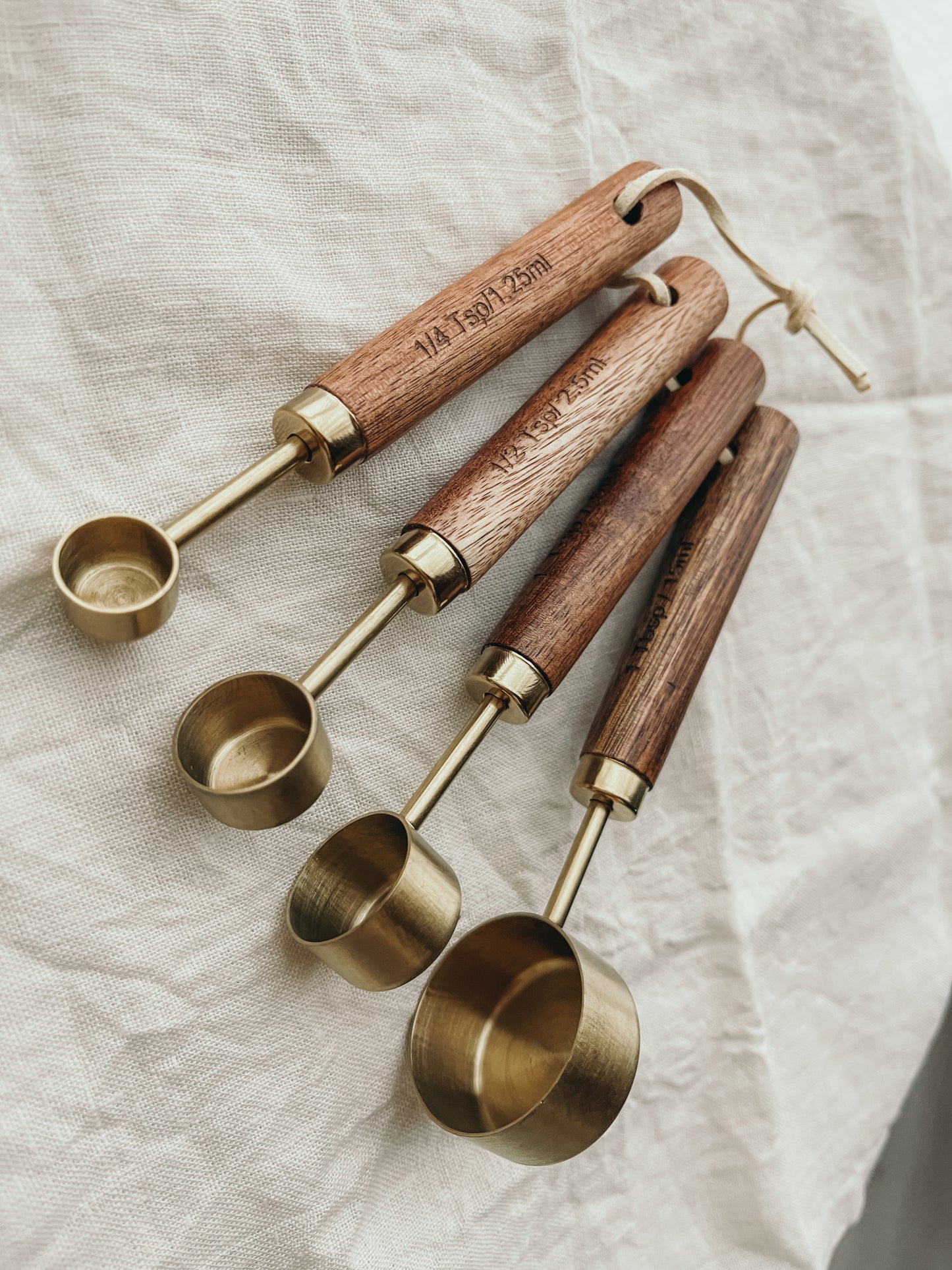 Wooden & stainless steel measuring spoons set
