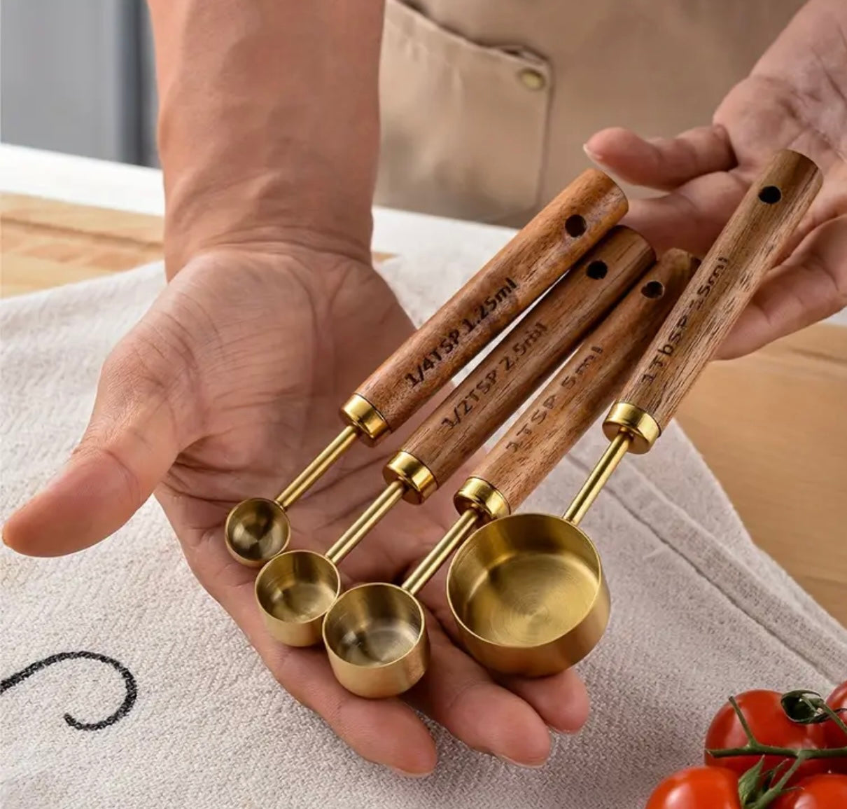 Wooden & stainless steel measuring spoons set