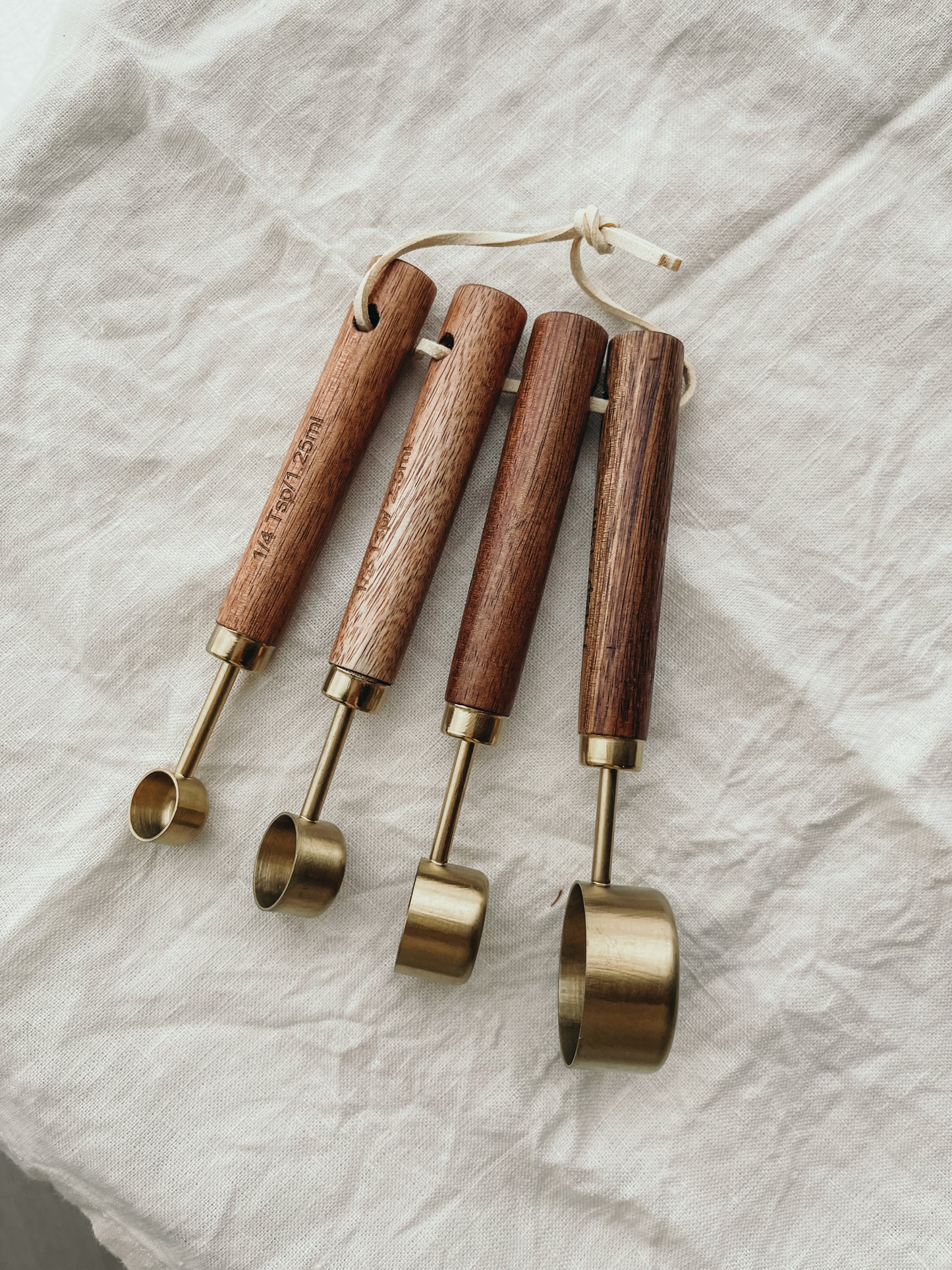 Wooden & stainless steel measuring spoons set