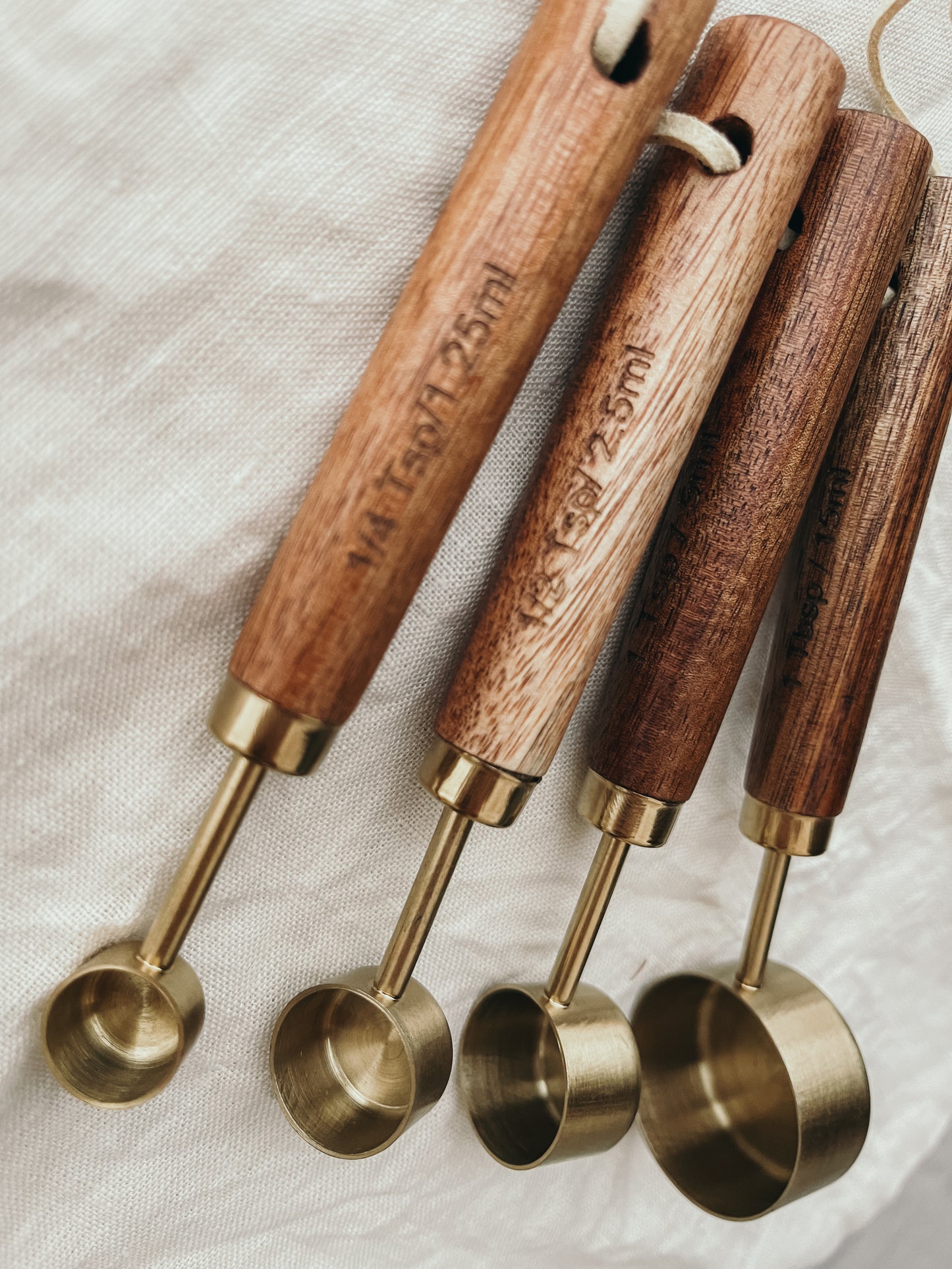 Wooden & stainless steel measuring spoons set